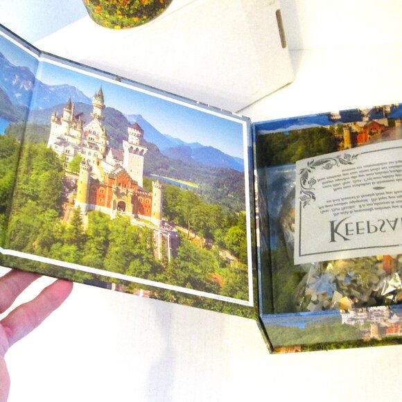 NWOT Keepsakes 500 pieces Neuschwanstine Castle puzzle with magnetic closure - Picture 3 of 6